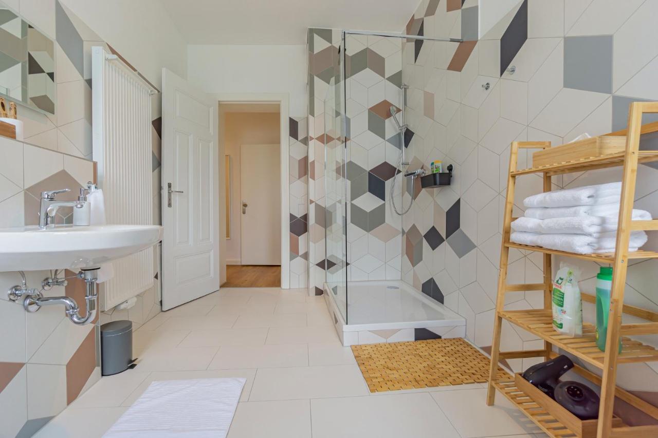 Modernes Apartment - Zentral, Ruhig, Wlan, Netflix, Kueche, Schreibtisch, Parkplatz, Waschtrockner Cottbus Exteriér fotografie