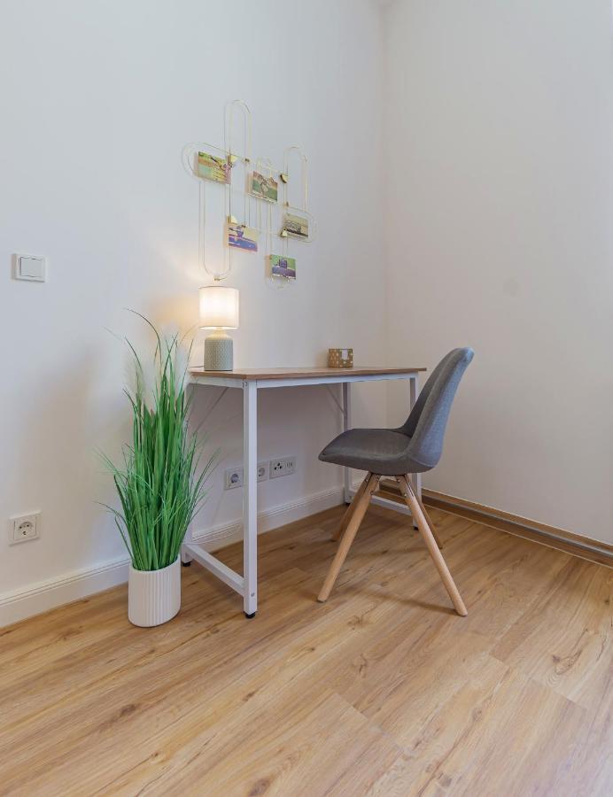 Modernes Apartment - Zentral, Ruhig, Wlan, Netflix, Kueche, Schreibtisch, Parkplatz, Waschtrockner Cottbus Exteriér fotografie
